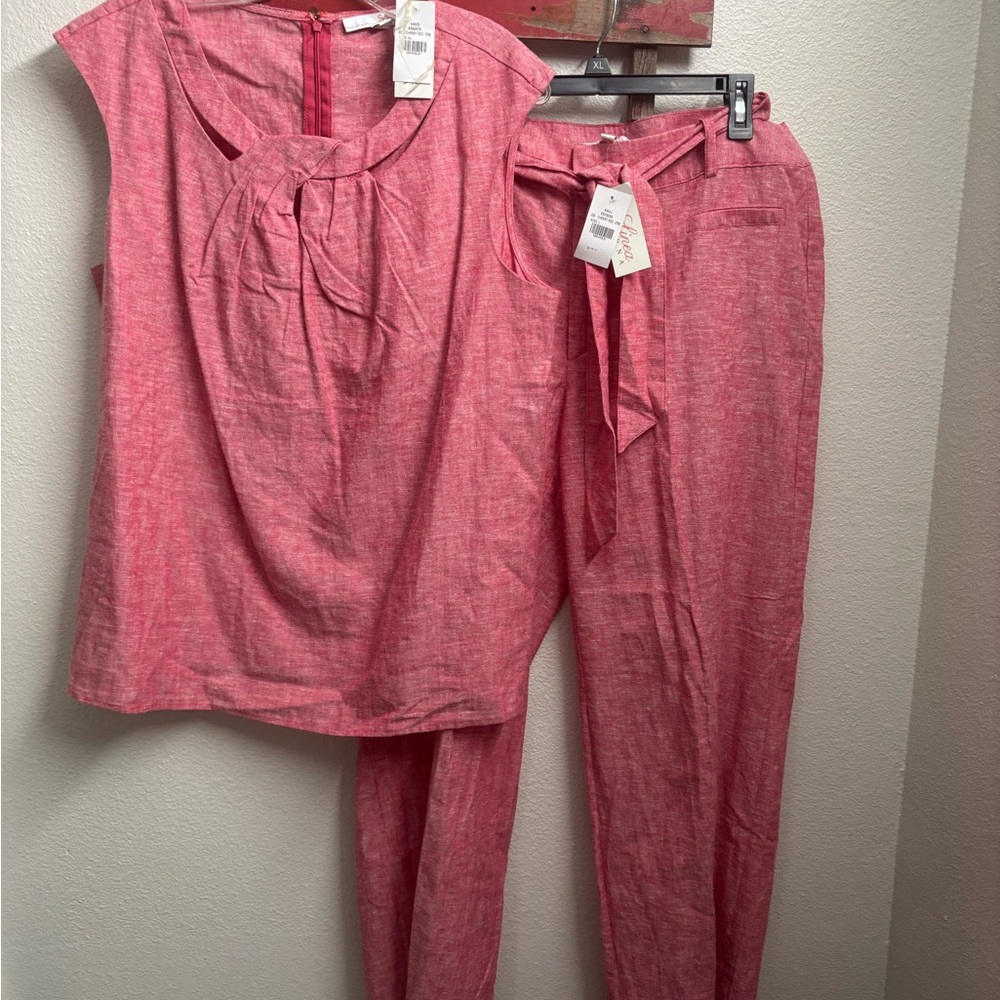 Red Sleeveless Top and Pants‎